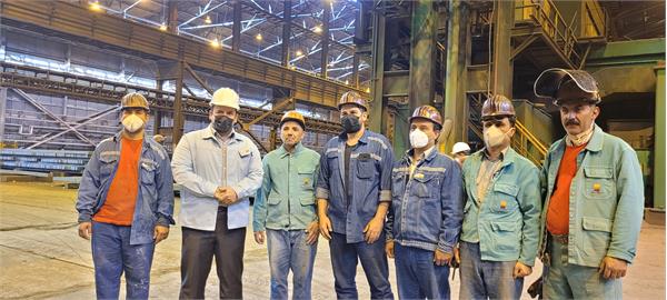 بازدید مهندس ابراهیمی مدیرعامل شرکت فولاد خوزستان و هیات همراه از خطوط تولید و تبریک نوروز باستانی به کارکنان شرکت