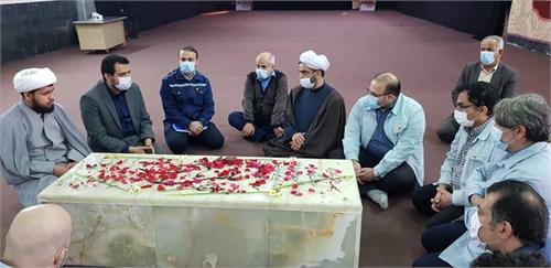 اداي احترام مدیرعامل شرکت به مقام سردار  علی هاشمی و شهدای شرکت